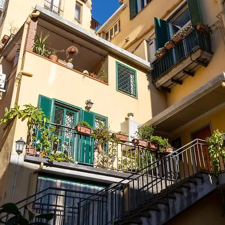 Colored House Until 7 People Above Sqplebiscito Apartment