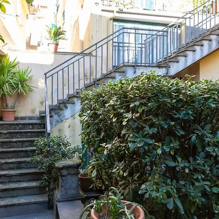 Colored House Until 7 People Above Sqplebiscito Naples